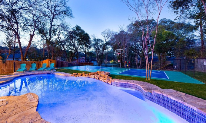 Oakwell Farms House | Pickleball & Heated Pool & Game Room & Mini Golf