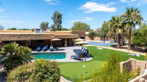 Paradise Valley Village House | Pickleball & Putt Putt Pool Hot Tub Loungers
