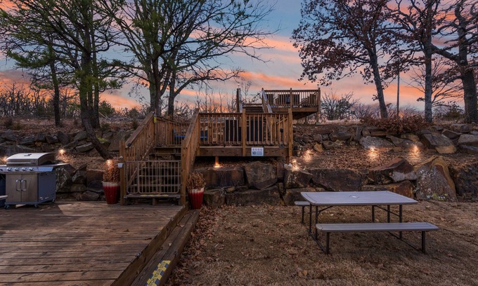 Cleveland House | Pickleball Skyline Paradise | Keystone Lake | 3.5 Acre Oasis