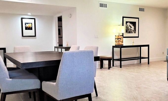 South Scottsdale House | Pickleball, Tennis, Pool Spa, Bike Trail, Private, Pet Friendly, Family Friendly
