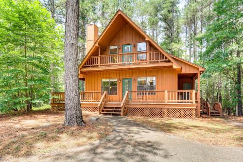 Iuka House | Pickwick Lake Cabin with Private Marina Access