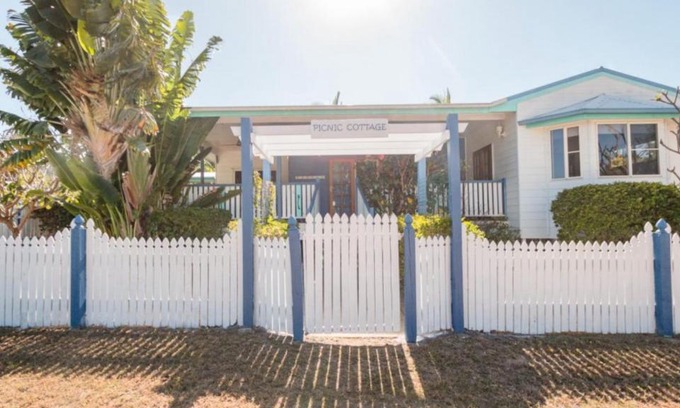 Picnic Bay House | Picnic Cottage, Lovely Home Near The Beach
