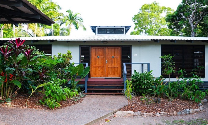 Picnic Bay House | Picnic House, luxurious tropical house