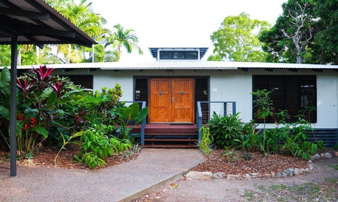 Picnic Bay House | Picnic House, Luxurious Tropical House