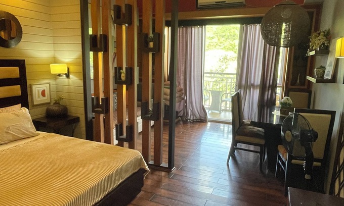 Metro Luzon Urban Beltway Condo | Pico De Loro beach, Miranda B Condotel Rental with Wifi