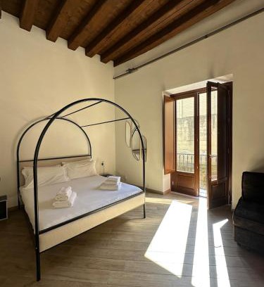 Monte di Pieta Apartment | Picos Art Vibes - Cathedral