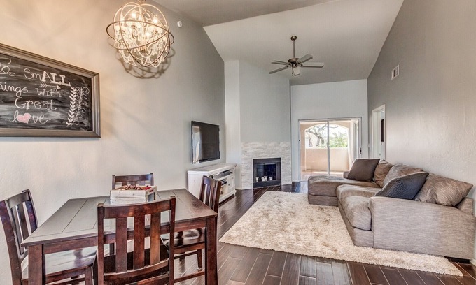 Paradise Valley Village Condo | Picture Perfect Paradise Valley Condo