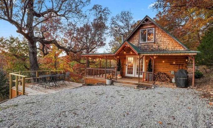 Lincoln Cabin | Picturesque 3-bedroom Cabin Hideaway in a wooded setting with a lake view!