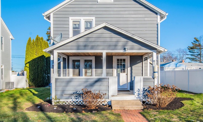 Clinton Cottage | Picturesque escape to the beach... Dogs Welcome!