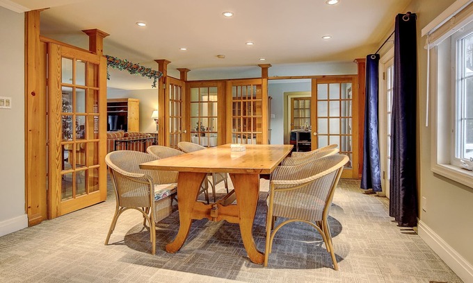 Georgina Cottage | Picturesque Lakeview Lodge At Lake Simcoe (First Tee)