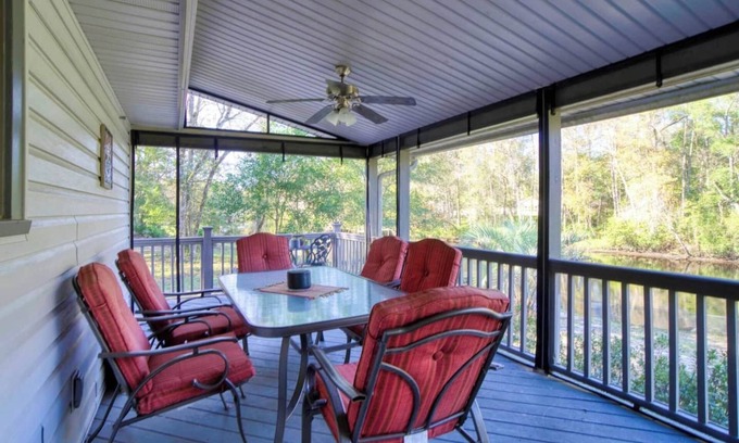 Middleburg House | Picturesque Middleburg Creek-view Vacation Home!