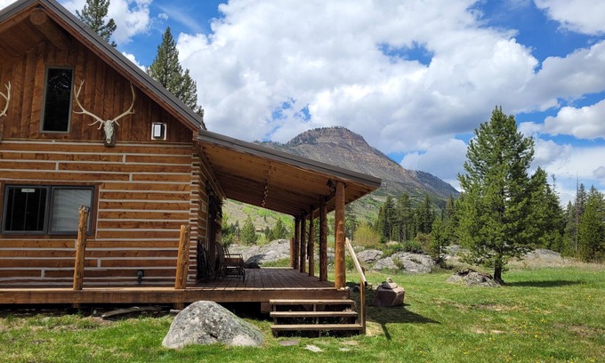 Cody Cabin | Picturesque Mountain Cabin