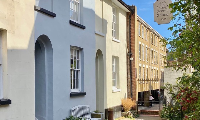 Broadstairs House | Picturesque Seaside Cottage Next to Viking Bay Broadstairs