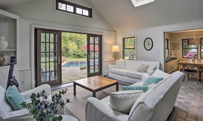South Salem House | Picturesque South Salem Lakehouse w/ Pool & Yard!