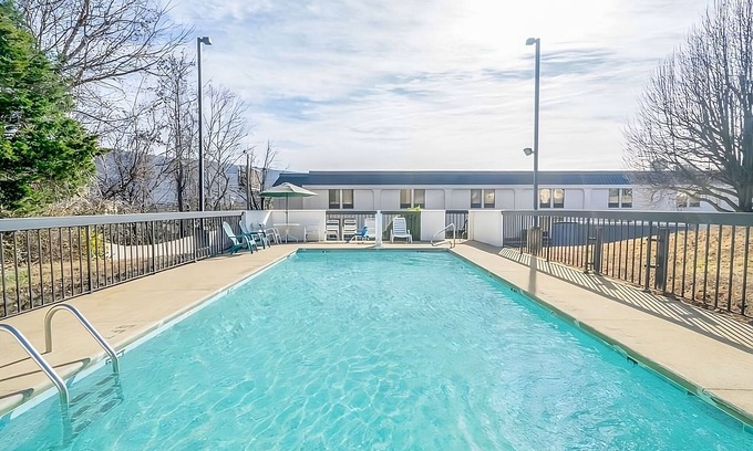 Lookout Valley Neighborhood Association Hotel | Picturesque View! w/Free Parking & Outdoor Pool, Near Creative Discovery Museum