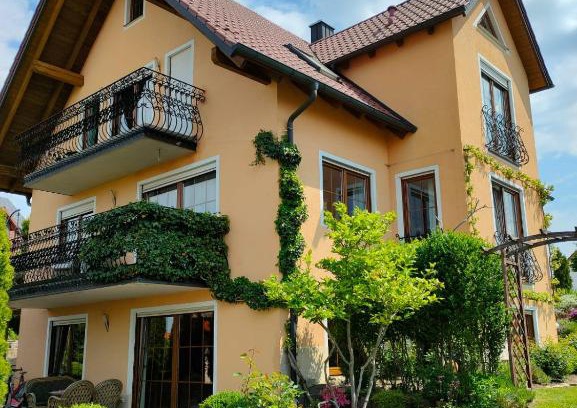 Neunburg vorm Wald Apartment | Piece of Greece