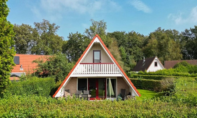 Zwiggelte House | Pied Flycatcher I Elegant Chalet with Cozy Outside Area