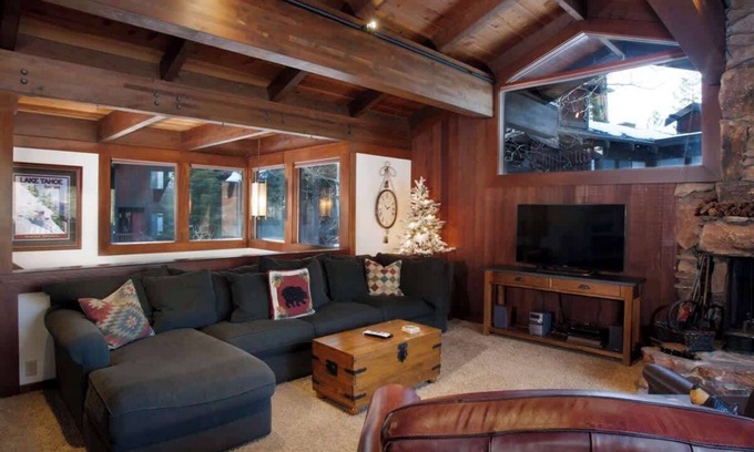 Tahoe Sierra Estates House | Pier|Beach|Tennis|Pickleball|Walk to Town