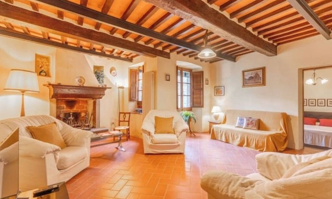 Mologno Apartment | Pieracchi Apartment: A Corner of History