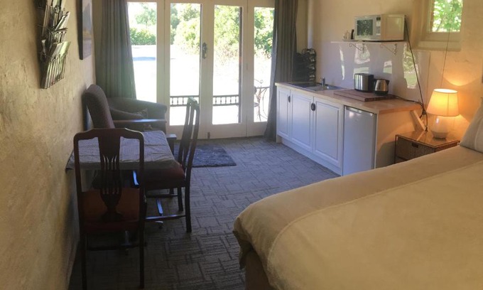 Hamilton Bed & Breakfast | Pierrepoint Accommodation