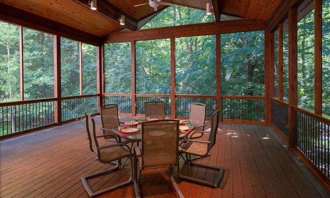 Holland House | Pigeon Creek Inn
