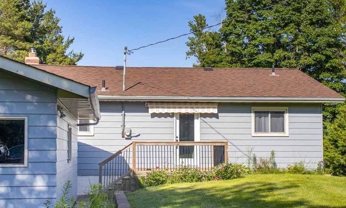 Bobcaygeon Cottage | Pigeon's Nest - Affordable 2BR Kawartha Lakes Waterfront Cottage