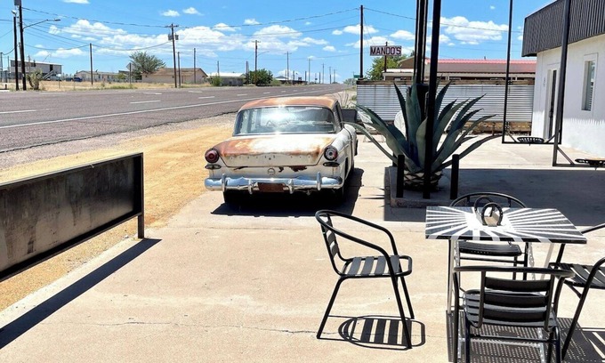 Marfa Apartment | Pik-Pak B - "Service Station" (Two Bedroom Suite)