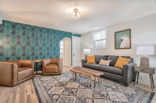 Central Colorado Springs Apartment | Pikes Charm - King Workspace 4K Roku BBQ