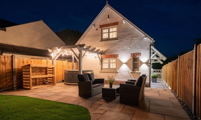 Tarvin House | Pilgrim Cottage
