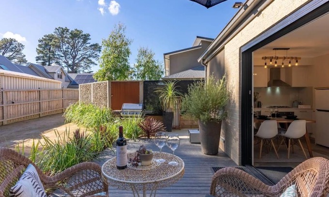 Balnarring House | Pine Beach Guest House in the Heart of Balnarring