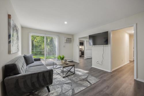 Newark Apartment | Pine Brook 120 I Pool Gym I Free Parking !