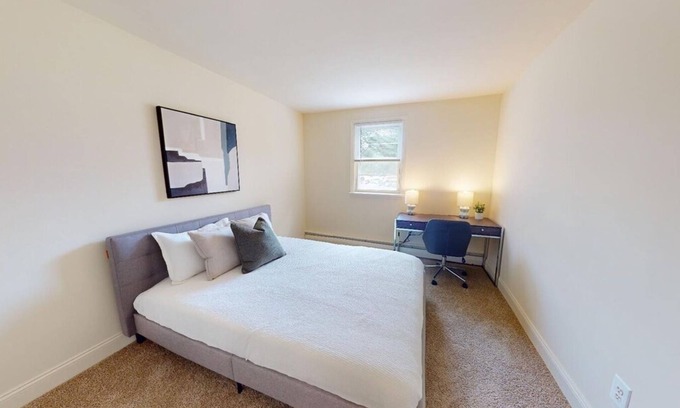 Newark Apartment | Pine Brook Apartments: Luxurious living in a stunning wooded setting