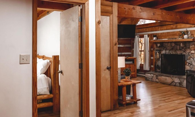 Purlear House | Pine Crest Cabin at 36 North - Hot Tub