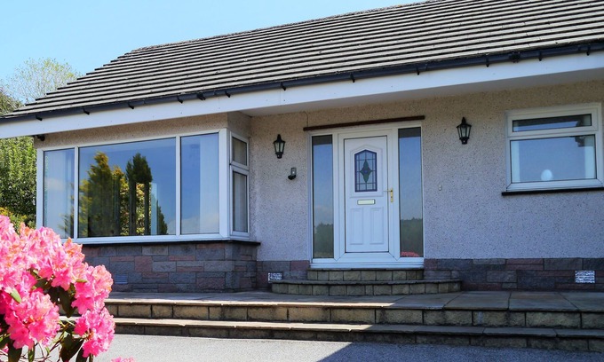Kippford Cottage | Pine Glen - a bungalow that sleeps 6 guests in 3 bedrooms