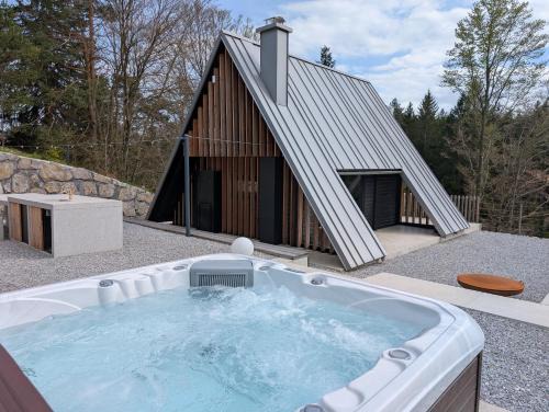 Obcina Brezovica Ski Chalet | Pine Hill RUBY