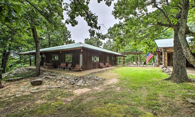 Compton House | Pine Lodge Cabin on 450 Acres in Ozark Mountains