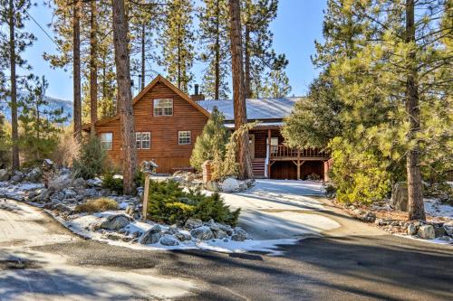 Pine Mountain Club House | Pine Mountain Club Log Home with Deck and Grill!