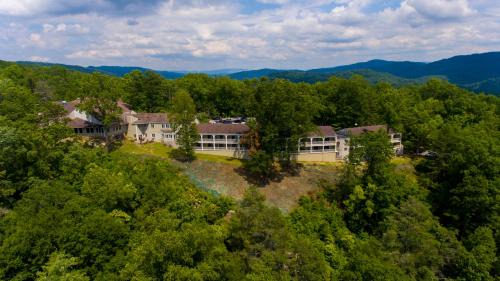 Pineville Resort | Pine Mountain State Resort Park