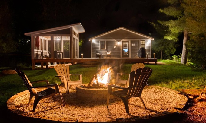 La Minerve Cottage | π² Pine Peninsula - Lakeside Retreat π