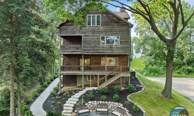 Twin Lakes House | Pine Point | Modern | Pier |Lake Mary| Fire Pit| Artsy| Lakehouse| Grill | Walk to Lake
