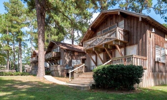 Woden Cabin | Pine Tree Cabin at Tall Timbers Retreat! Sleeps 12