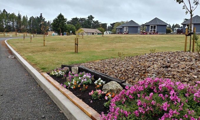 Kaiapoi Hotel | Pineacres Motel and Park