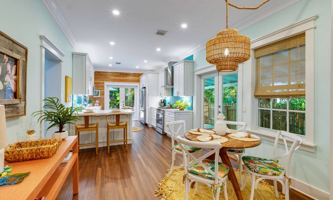 The Meadows House | PINEAPPLE BREEZE ~ JUST RENOVATED Home in The Meadows with Pool!