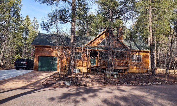 Pinetop House | Pinebear - Beautiful Log-sided Home in the Pines