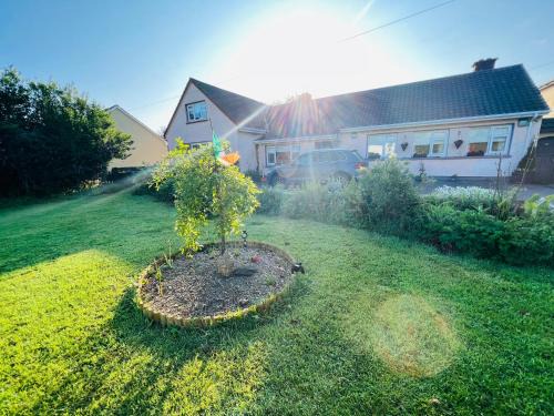 Killybegs House | PINEBROOK House double bed Small En-suite Free Parking