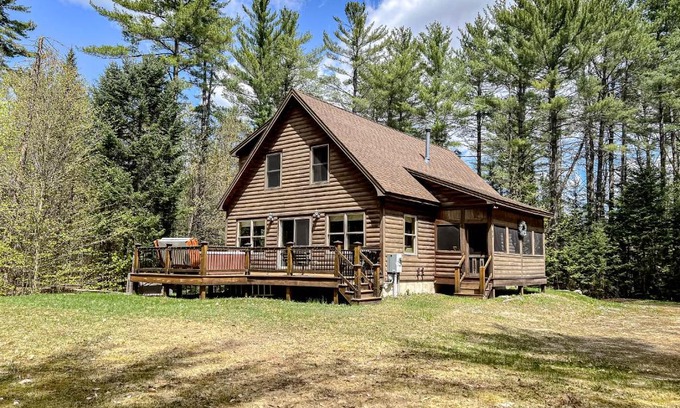 Sunday River Area Ski Chalet | Pinecone Lodge