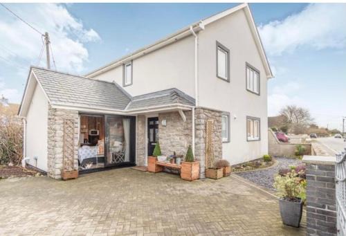 Rhoscolyn House | Pinecones