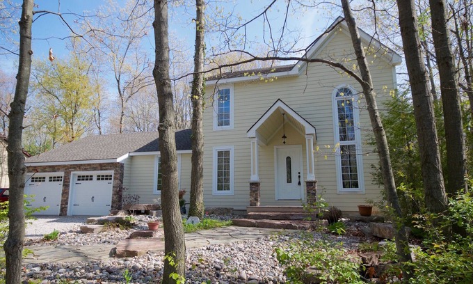Grand Bend Cottage | Pinetree Place: Lovely Huron Woods Cottage!
