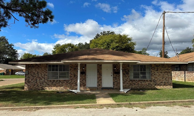 Texarkana Apartment | Piney Woods 5 - King Bed