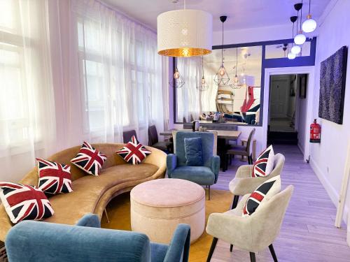 Whitechapel House | Pink Door Guesthouse